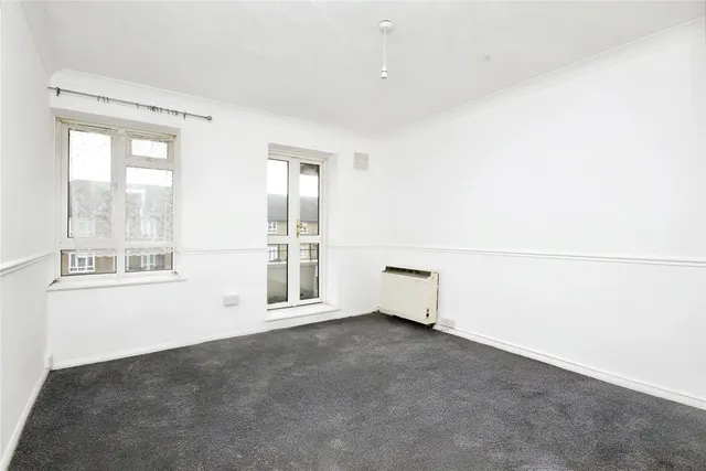 Braintree Road, Dagenham, RM10, photo 3