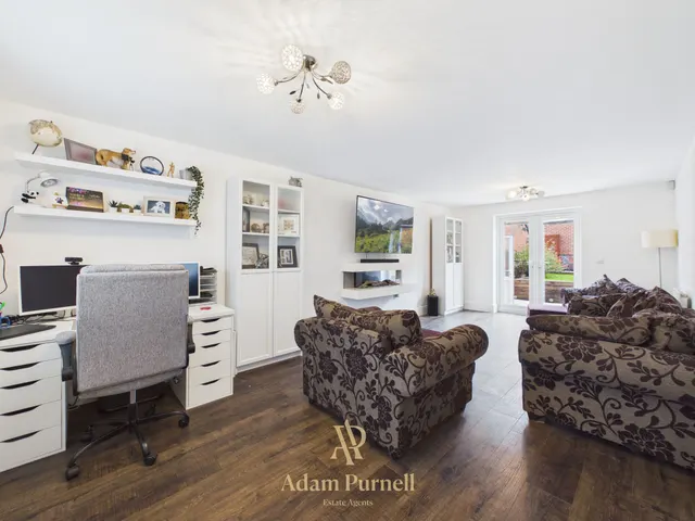 Cardinal Drive, Burbage, LE10, photo 3