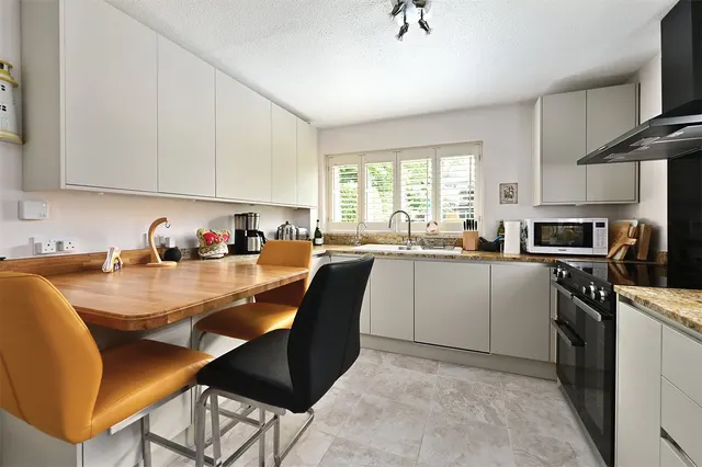 Photo 3 — Wentworth Close, Ash Vale, Guildford, Surrey, GU12 5NB