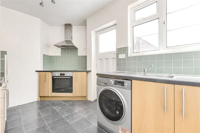 Bedford Road, London, W4, photo 3
