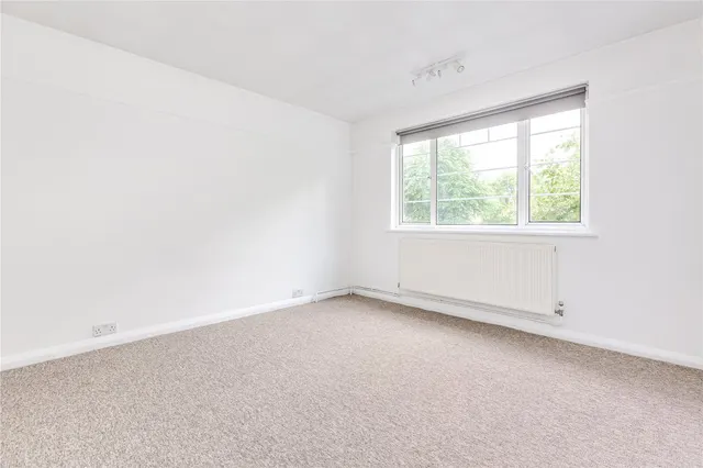 Bedford Road, London, W4, photo 2