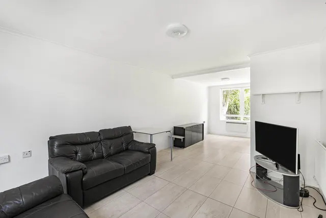 Brettenham Road, N18, photo 3