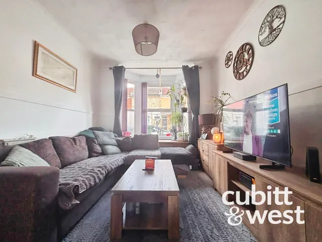 DEPOSIT ALTERNATIVE AVAILABLE Ringwood Road, Southsea, PO4, photo 2