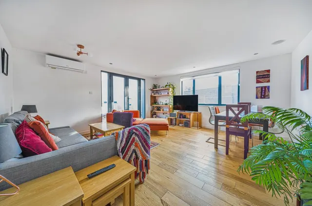 Ladywell Road, London, SE13, photo 3