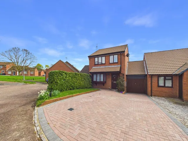 Lichfield Close, Lower Earley, RG6, photo 1