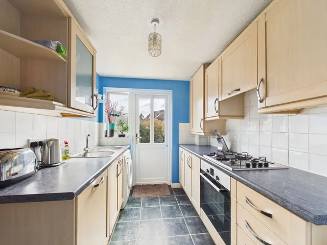 Lichfield Close, Lower Earley, RG6, photo 2