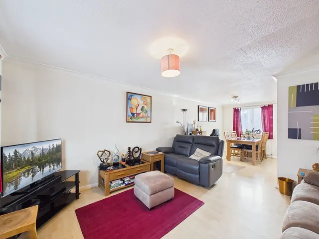 Lichfield Close, Lower Earley, RG6, photo 3