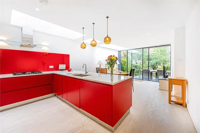 Photo 2 — Albion Road, Twickenham, TW2 6QJ