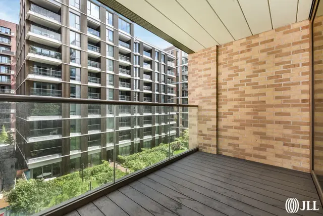 Prince of Wales Drive, London, SW11, photo 3