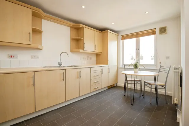 Photo 2 — Forio House, Ffordd Garthorne, Cardiff, CF10