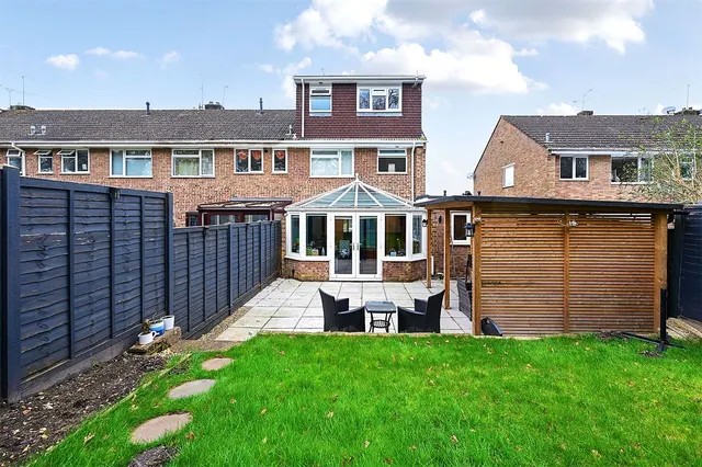 Nightingale Drive, Mytchett, Camberley, Surrey, GU16 6BZ, photo 1