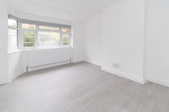 Heronsgate, Edgware, HA8, photo 1