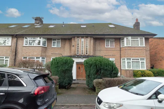 Heronsgate, Edgware, HA8, photo 2