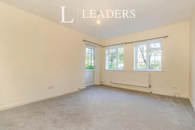 Hersham Road, Walton-on-Thames, KT12, photo 3