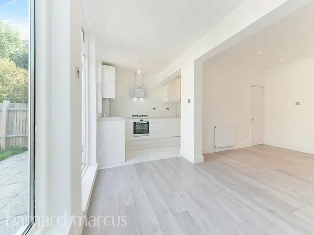 Midhurst Avenue, CROYDON, photo 1