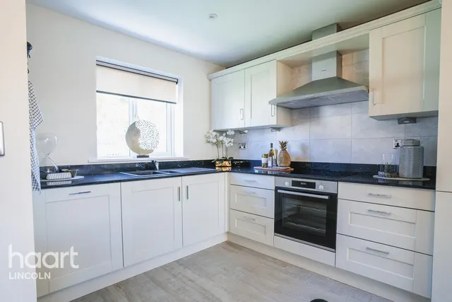 Kings Park Village, Scartho Top, DN33, photo 2