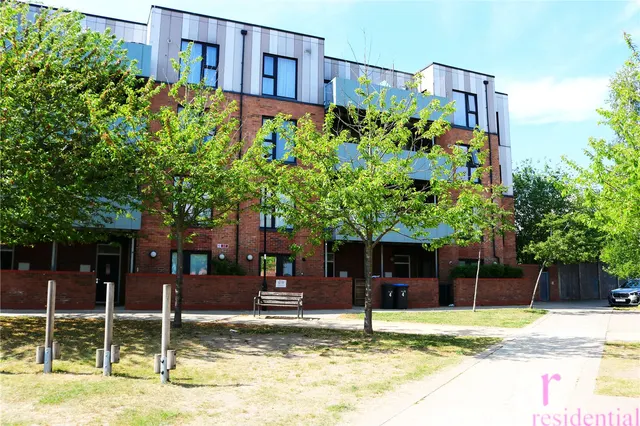 Melling Drive, Enfield, Middlesex, EN1 4DN, photo 1