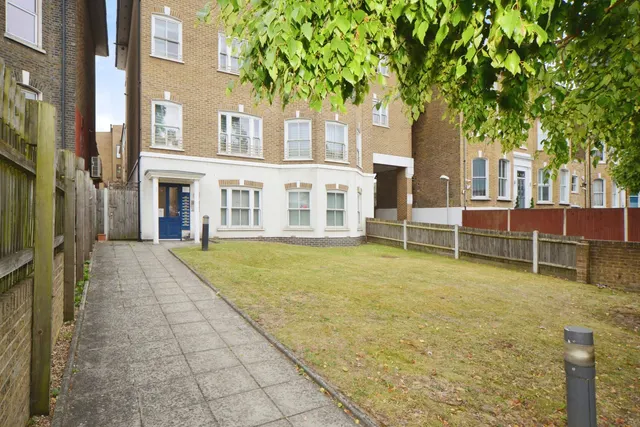 Charlton Road, London, SE3, photo 1