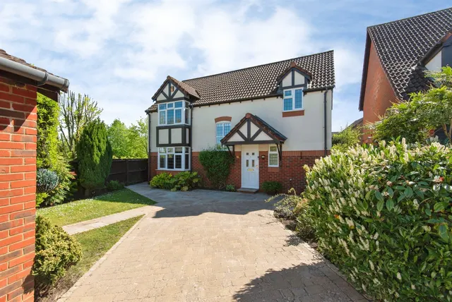 Campbell Close, Buntingford, photo 1