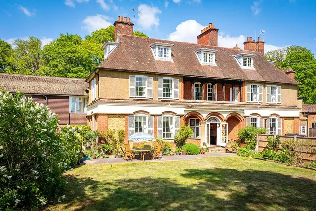 Puttenham Heath Road, Puttenham, Guildford, Surrey, GU3 1AP, photo 1
