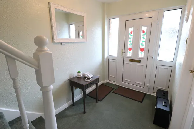 Photo 3 — Fairfield Gardens, EASTWOOD, Leigh-on-Sea, Essex, SS9 5SD