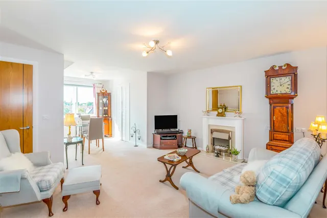 Oakfield, Sale, M33, photo 2