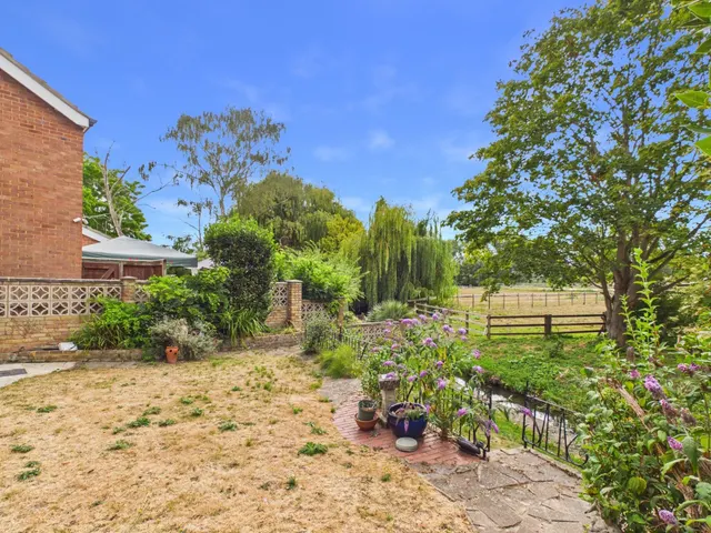 Hereford Close, Laleham, TW18, photo 3