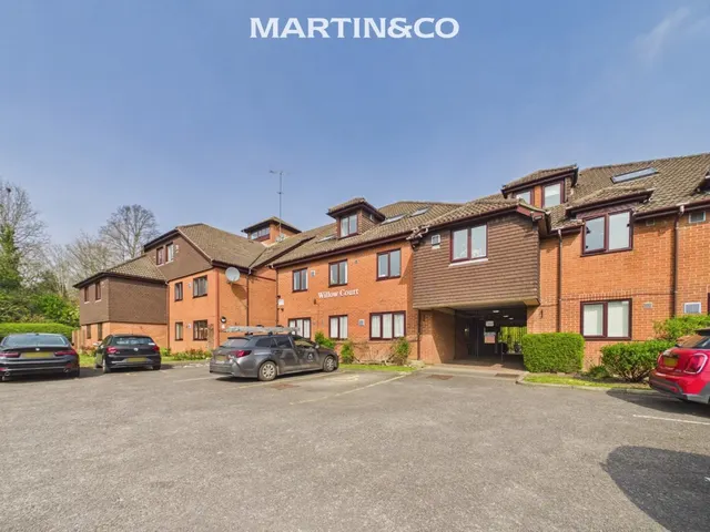 Willow Court, Reading Road, photo 1
