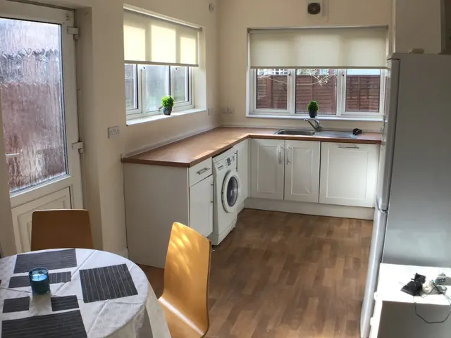 Rolleston Drive, Nottingham, NG7, photo 1