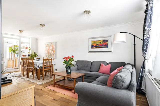 Portsmouth Road, Cobham, KT11, photo 2
