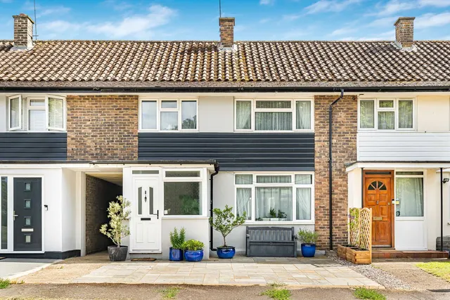 Portsmouth Road, Cobham, KT11, photo 1