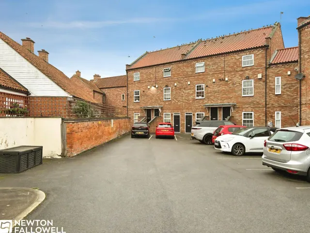 Wellesley Court, Retford, DN22, photo 2
