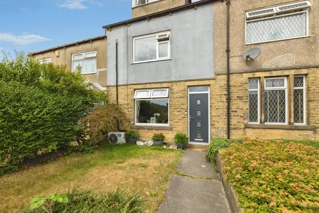 St. Helena Road, Bradford, photo 1