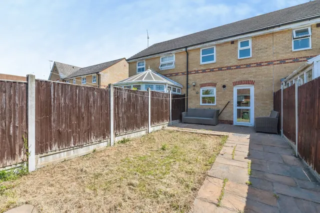 Napier Crescent, Wickford, SS12, photo 2