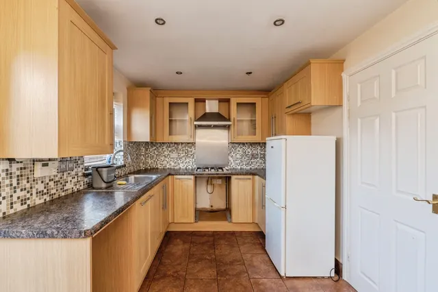Napier Crescent, Wickford, SS12, photo 3
