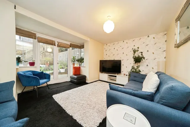 Broadlands Avenue, Pudsey, LS28, photo 2