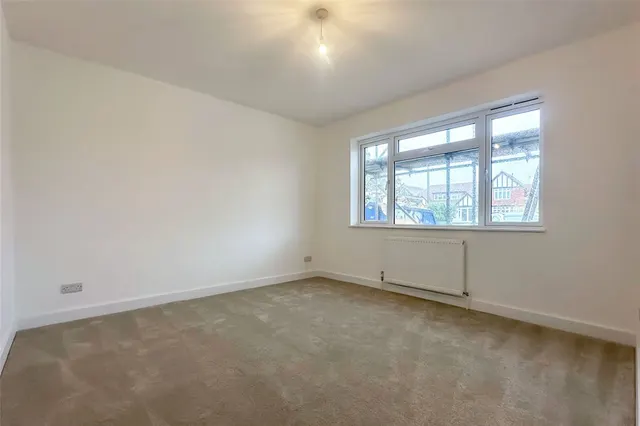 Rustington, BN16, photo 3
