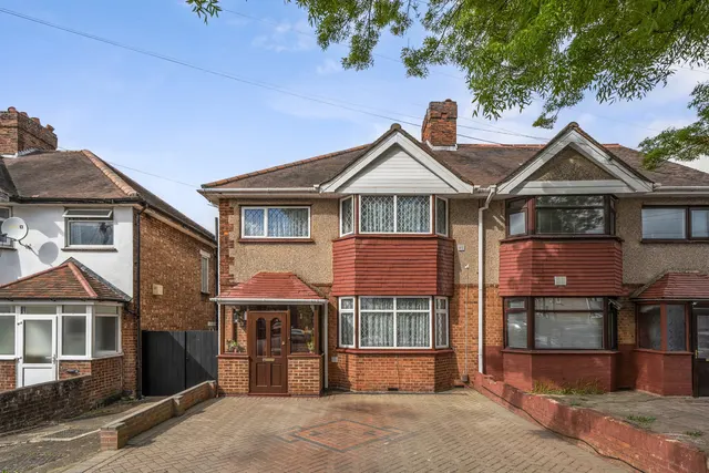 Halsbury Road West, Northolt, UB5, photo 1