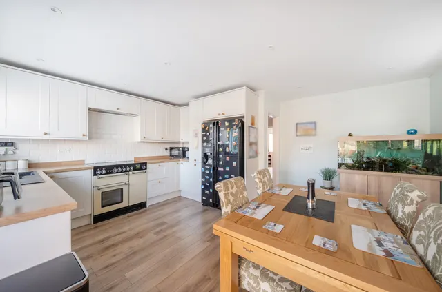 Chequer Tree Close, Knaphill, GU21, photo 3