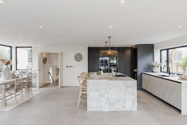 A Luxury Finish Home on the Norfolk C, photo 3