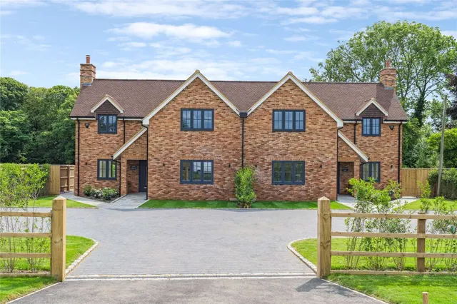 3 bedroom new development — Botley Road, Chesham, Buckinghamshire, HP5 1XG