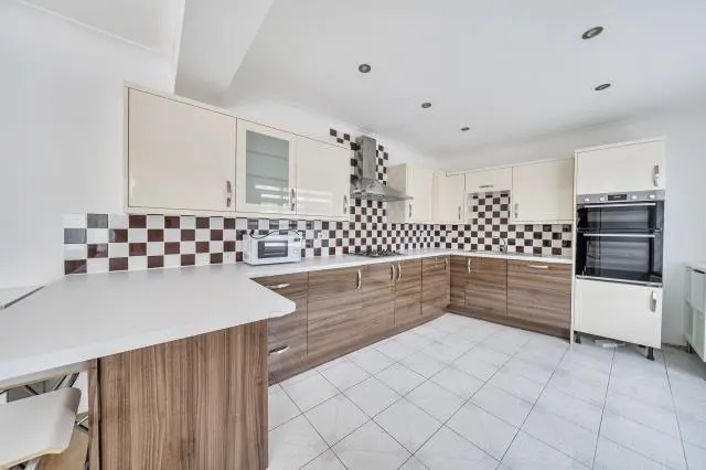 Sussex Ring, London, N12, photo 3