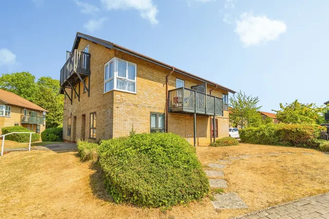 Ramsthorn Grove, Walnut Tree, Milton Keynes, photo 1