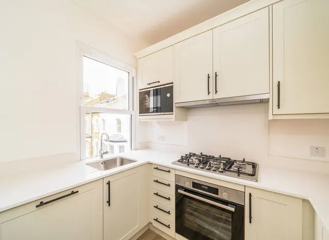 Heyford Avenue, Vauxhall, SW8, photo 1