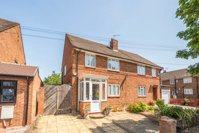 Oakwood Road, Pinner, HA5, photo 1