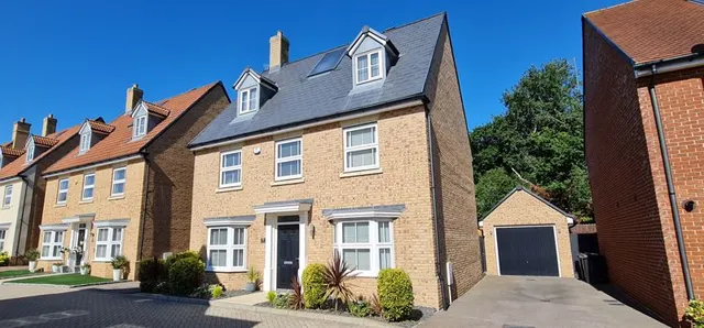 Claremont Crescent, Rayleigh, Essex, SS6 9GZ, photo 1