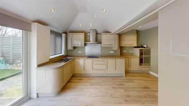 Photo 2 — Lanyon Close, Horsham, West Sussex RH12 5JP