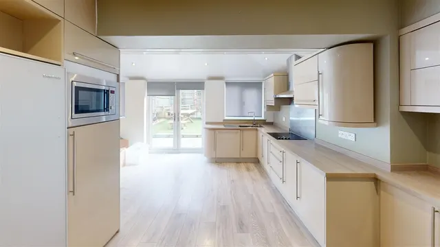 Photo 3 — Lanyon Close, Horsham, West Sussex RH12 5JP