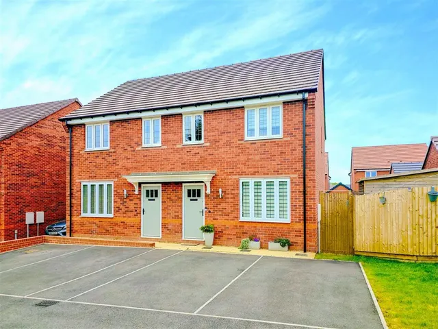 Bluebell Close, Anslow, DE13, photo 2