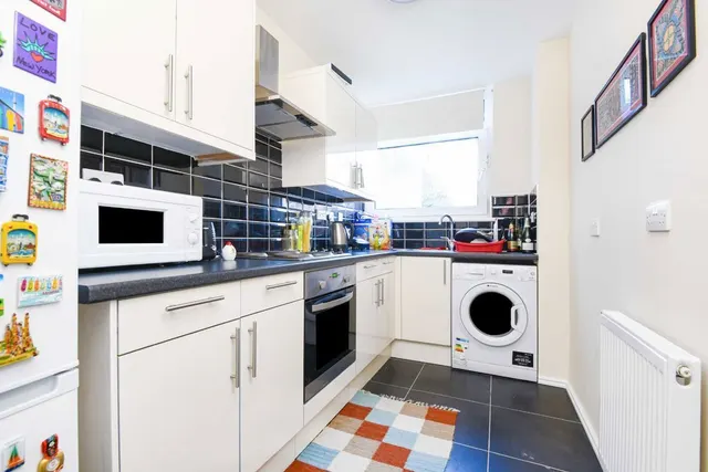 Balham New Road, SW12, photo 3